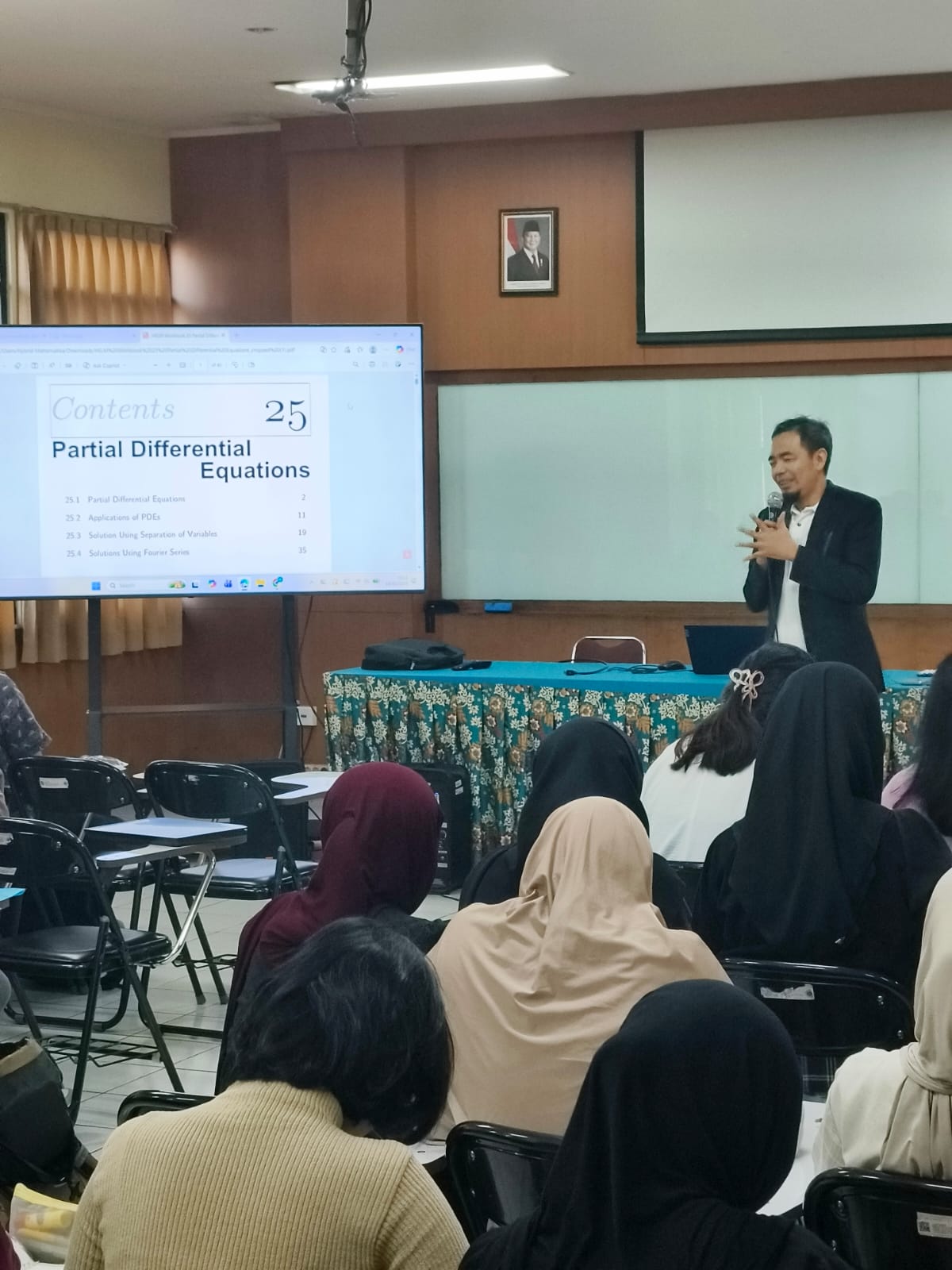 Kuliah Bersama Mata Kuliah Persamaan Diferensial Parsial dengan Prof. Zailan from Universiti of Malaya, Malaysia